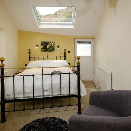 Anns Cottage, * Chapel Stile